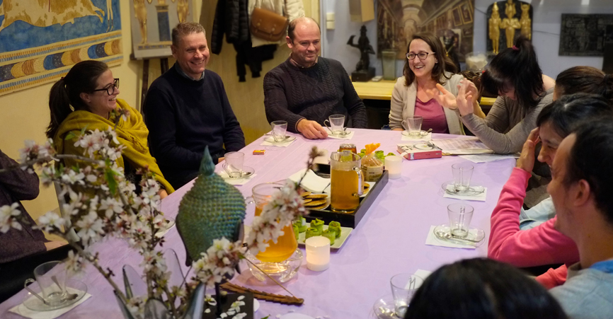 Los voluntarios culturales de la Fundación Sophia están preparando una nueva exposición interactiva sobre el ZEN